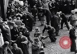 Standbild Orange werfen Festival Turin Italien, 1952, aus Sekunde 46 historischem Filmmaterial Videoclip 65675035494