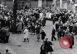 Standbild Orange werfen Festival Turin Italien, 1952, aus Sekunde 49 historischem Filmmaterial Videoclip 65675035494