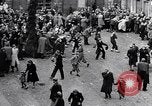 Standbild Orange werfen Festival Turin Italien, 1952, aus Sekunde 52 historischem Filmmaterial Videoclip 65675035494
