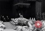Standbild Beerdigung von Ernst Mieter Berlin Deutschland, 1953, aus Sekunde 22 historischem Filmmaterial Videoclip 65675035499