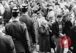 Standbild Beerdigung von Ernst Mieter Berlin Deutschland, 1953, aus Sekunde 38 historischem Filmmaterial Videoclip 65675035499
