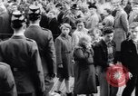 Standbild Beerdigung von Ernst Mieter Berlin Deutschland, 1953, aus Sekunde 39 historischem Filmmaterial Videoclip 65675035499