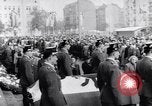 Standbild Beerdigung von Ernst Mieter Berlin Deutschland, 1953, aus Sekunde 42 historischem Filmmaterial Videoclip 65675035499