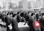 Standbild Beerdigung von Ernst Mieter Berlin Deutschland, 1953, aus Sekunde 43 historischem Filmmaterial Videoclip 65675035499
