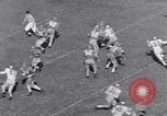 Standbild American Football United States USA, 1953, aus Sekunde 11 historischem Filmmaterial Videoclip 65675035501