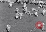 Standbild American Football United States USA, 1953, aus Sekunde 17 historischem Filmmaterial Videoclip 65675035501