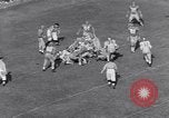 Standbild American Football United States USA, 1953, aus Sekunde 25 historischem Filmmaterial Videoclip 65675035501
