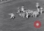 Standbild American Football United States USA, 1953, aus Sekunde 27 historischem Filmmaterial Videoclip 65675035501