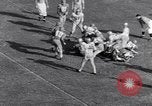 Standbild American Football United States USA, 1953, aus Sekunde 33 historischem Filmmaterial Videoclip 65675035501