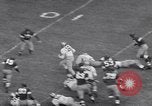 Standbild American Football United States USA, 1953, aus Sekunde 52 historischem Filmmaterial Videoclip 65675035501