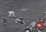 Standbild American Football United States USA, 1953, aus Sekunde 54 historischem Filmmaterial Videoclip 65675035501