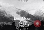 Image Monde" plus haut téléphérique commence à fonctionner dans les Alpes françaises Chamonix France, 1955, de la seconde 3 séquences d'archives historiques vidéo 65675035505