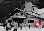 Image Monde" plus haut téléphérique commence à fonctionner dans les Alpes françaises Chamonix France, 1955, de la seconde 7 séquences d'archives historiques vidéo 65675035505