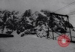 Image Monde" plus haut téléphérique commence à fonctionner dans les Alpes françaises Chamonix France, 1955, de la seconde 28 séquences d'archives historiques vidéo 65675035505