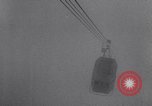 Image Monde" plus haut téléphérique commence à fonctionner dans les Alpes françaises Chamonix France, 1955, de la seconde 29 séquences d'archives historiques vidéo 65675035505