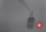 Image Monde" plus haut téléphérique commence à fonctionner dans les Alpes françaises Chamonix France, 1955, de la seconde 30 séquences d'archives historiques vidéo 65675035505