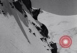 Image Monde" plus haut téléphérique commence à fonctionner dans les Alpes françaises Chamonix France, 1955, de la seconde 43 séquences d'archives historiques vidéo 65675035505