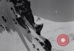 Image Monde" plus haut téléphérique commence à fonctionner dans les Alpes françaises Chamonix France, 1955, de la seconde 44 séquences d'archives historiques vidéo 65675035505