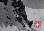 Image Monde" plus haut téléphérique commence à fonctionner dans les Alpes françaises Chamonix France, 1955, de la seconde 46 séquences d'archives historiques vidéo 65675035505