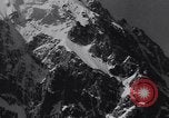 Image Monde" plus haut téléphérique commence à fonctionner dans les Alpes françaises Chamonix France, 1955, de la seconde 48 séquences d'archives historiques vidéo 65675035505