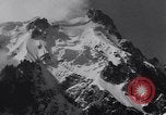 Image Monde" plus haut téléphérique commence à fonctionner dans les Alpes françaises Chamonix France, 1955, de la seconde 50 séquences d'archives historiques vidéo 65675035505
