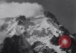 Image Monde" plus haut téléphérique commence à fonctionner dans les Alpes françaises Chamonix France, 1955, de la seconde 51 séquences d'archives historiques vidéo 65675035505