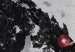 Image Monde" plus haut téléphérique commence à fonctionner dans les Alpes françaises Chamonix France, 1955, de la seconde 52 séquences d'archives historiques vidéo 65675035505