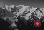 Image Monde" plus haut téléphérique commence à fonctionner dans les Alpes françaises Chamonix France, 1955, de la seconde 56 séquences d'archives historiques vidéo 65675035505