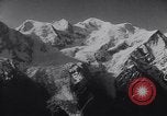 Image Monde" plus haut téléphérique commence à fonctionner dans les Alpes françaises Chamonix France, 1955, de la seconde 58 séquences d'archives historiques vidéo 65675035505