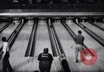 Image bowling Rochester New York USA, 1956, de la seconde 13 séquences d'archives historiques vidéo 65675035514