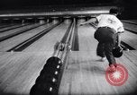 Image bowling Rochester New York USA, 1956, de la seconde 19 séquences d'archives historiques vidéo 65675035514