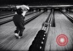 Image bowling Rochester New York USA, 1956, de la seconde 23 séquences d'archives historiques vidéo 65675035514