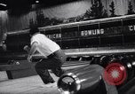 Image bowling Rochester New York USA, 1956, de la seconde 27 séquences d'archives historiques vidéo 65675035514