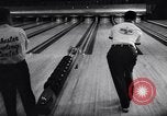 Image bowling Rochester New York USA, 1956, de la seconde 29 séquences d'archives historiques vidéo 65675035514