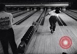 Image bowling Rochester New York USA, 1956, de la seconde 30 séquences d'archives historiques vidéo 65675035514