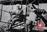 Standbild Wright Brothers Kitty Hawk North Carolina USA, 1938, aus Sekunde 25 historischem Filmmaterial Videoclip 65675035545