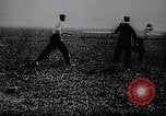 Standbild Wright Brothers Kitty Hawk North Carolina USA, 1938, aus Sekunde 35 historischem Filmmaterial Videoclip 65675035545