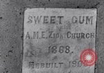 Image AME sweet gum L'église Zion Tuskegee Alabama USA, 1935, de la seconde 3 séquences d'archives historiques vidéo 65675035573
