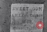 Image AME sweet gum L'église Zion Tuskegee Alabama USA, 1935, de la seconde 4 séquences d'archives historiques vidéo 65675035573