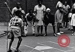 Standbild 1930er Jahre afroamerikanische Kinder Harlem New York City USA, 1939, aus Sekunde 7 historischem Filmmaterial Videoclip 65675035581