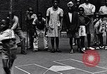 Standbild 1930er Jahre afroamerikanische Kinder Harlem New York City USA, 1939, aus Sekunde 8 historischem Filmmaterial Videoclip 65675035581