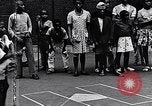 Standbild 1930er Jahre afroamerikanische Kinder Harlem New York City USA, 1939, aus Sekunde 10 historischem Filmmaterial Videoclip 65675035581