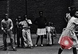 Standbild 1930er Jahre afroamerikanische Kinder Harlem New York City USA, 1939, aus Sekunde 11 historischem Filmmaterial Videoclip 65675035581