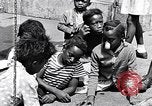 Standbild 1930er Jahre afroamerikanische Kinder Harlem New York City USA, 1939, aus Sekunde 16 historischem Filmmaterial Videoclip 65675035581