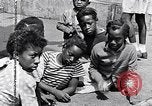 Standbild 1930er Jahre afroamerikanische Kinder Harlem New York City USA, 1939, aus Sekunde 17 historischem Filmmaterial Videoclip 65675035581