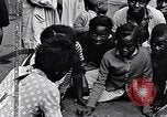Standbild 1930er Jahre afroamerikanische Kinder Harlem New York City USA, 1939, aus Sekunde 24 historischem Filmmaterial Videoclip 65675035581