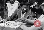 Standbild 1930er Jahre afroamerikanische Kinder Harlem New York City USA, 1939, aus Sekunde 38 historischem Filmmaterial Videoclip 65675035581