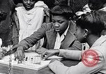 Standbild 1930er Jahre afroamerikanische Kinder Harlem New York City USA, 1939, aus Sekunde 43 historischem Filmmaterial Videoclip 65675035581