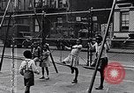 Standbild 1930er Jahre afroamerikanische Kinder Harlem New York City USA, 1939, aus Sekunde 60 historischem Filmmaterial Videoclip 65675035581