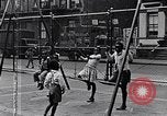 Standbild 1930er Jahre afroamerikanische Kinder Harlem New York City USA, 1939, aus Sekunde 61 historischem Filmmaterial Videoclip 65675035581